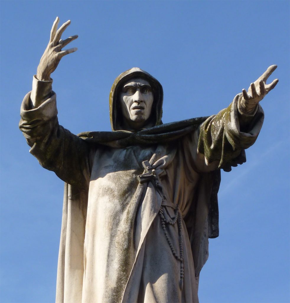 Estatua de Girolamo Savonarola en Bolonia, Italia.