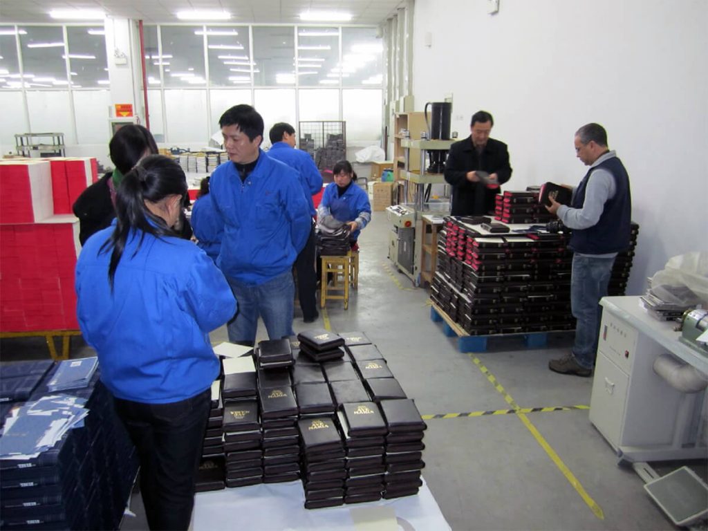 Interior de la fábrica de Amity Press en China