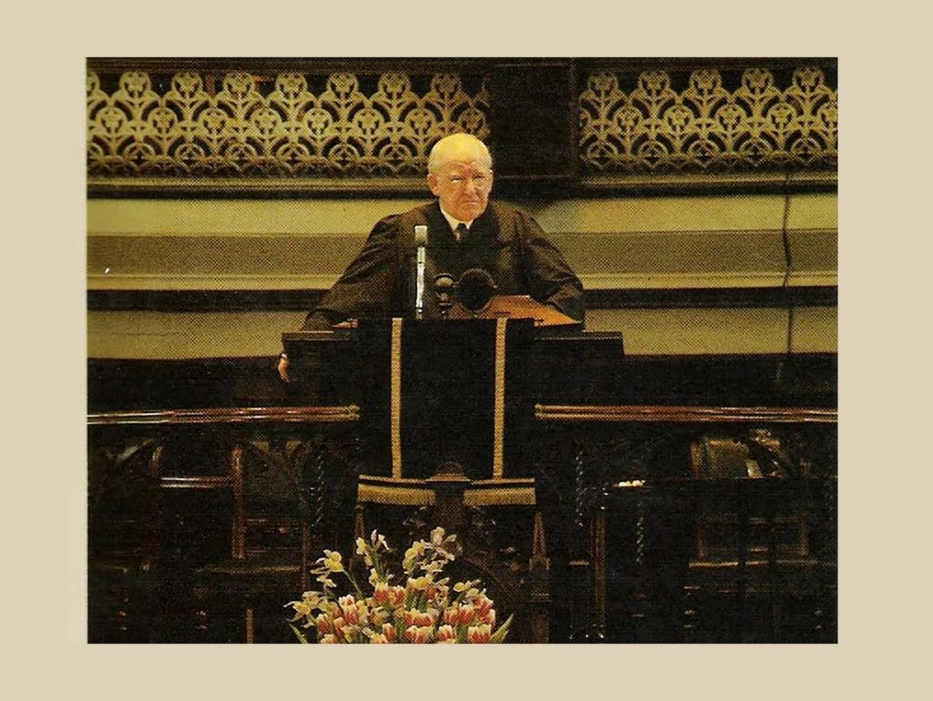 Martyn Lloyd-Jones predicando en la Capilla de Westminster