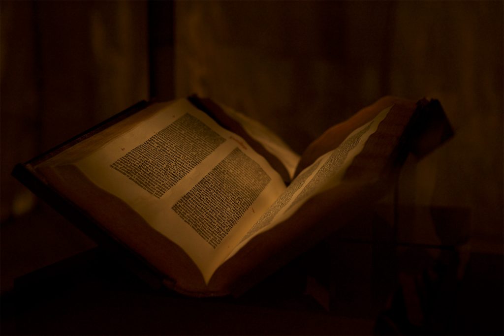 Biblia de Gutenberg en la Biblioteca de Manuscritos y Libros Raros de Beinecke.