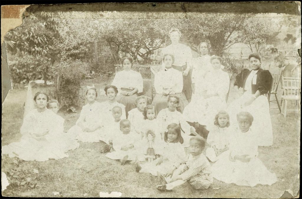 Grupo de Escuela Dominical Bautista en Amherstburg, Ontario hacia 1910.