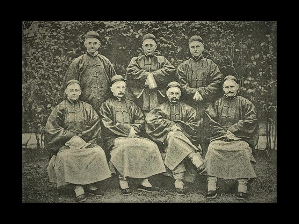Los Siete de Cambridge eran seis estudiantes de la Universidad de Cambridge y uno de la Real Academia Militar, quienes en 1885 decidieron convertirse en misioneros en China a través de la Misión China Inland.