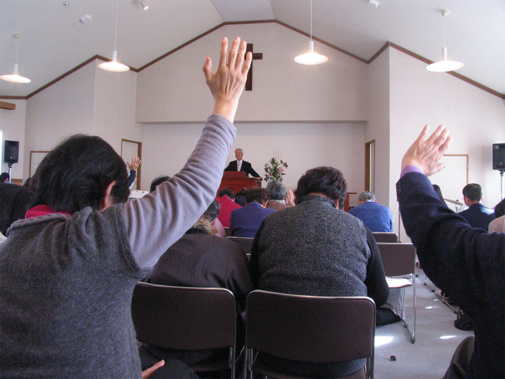 Un servicio religioso en la Iglesia Bautista Bíblica Shiogama en Sendai en 2012