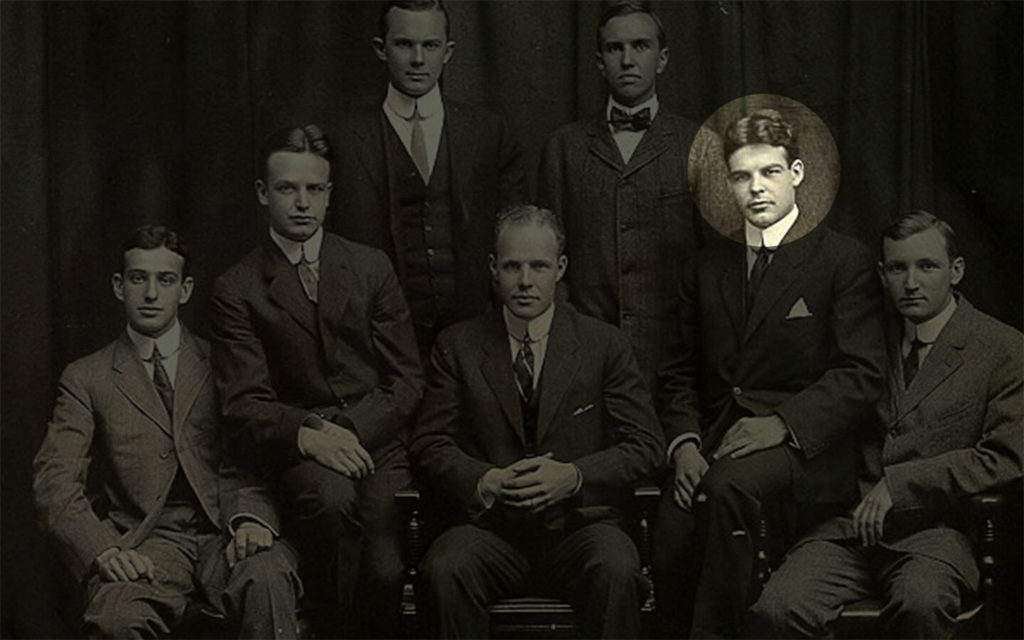 William Borden junto a algunos compañeros de estudio.
