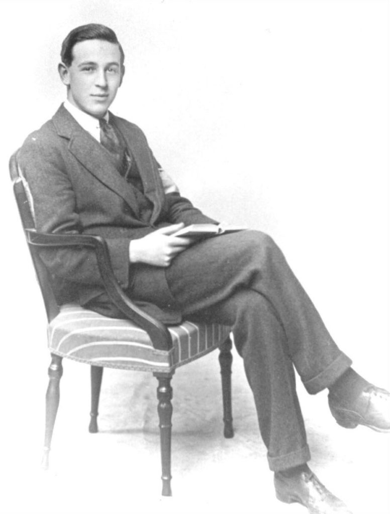 C. S. Lewis en su juventud.