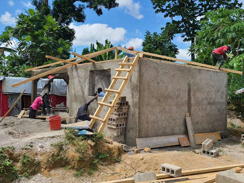 En los últimos meses, Christian Aid Ministries ha coordinado un proyecto de reconstrucción en las zonas devastadas por el terremoto de agosto de 2021.