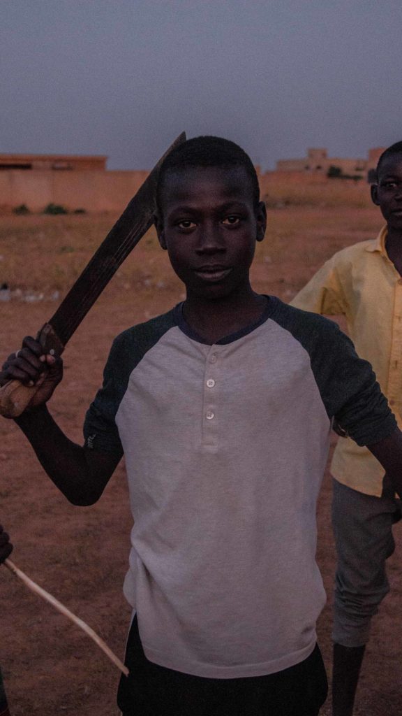 Joven de Niger, la nación centroafricana que tiene la mayor parte de su territorio en la zona conocida como África subsahariana