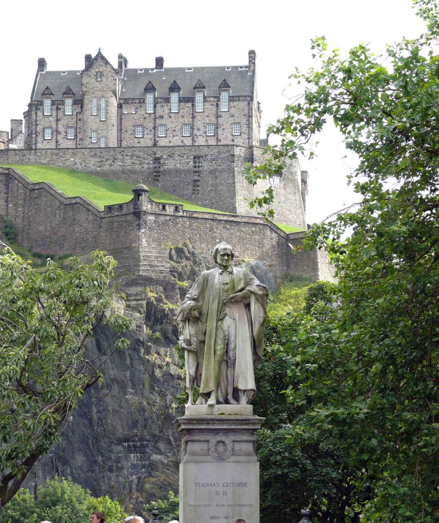 Estatua de Thomas Guthrie en Edimburgo.
