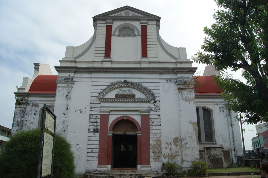 Entrada principal a la Iglesia Reformada Wolvendaal, Colombo