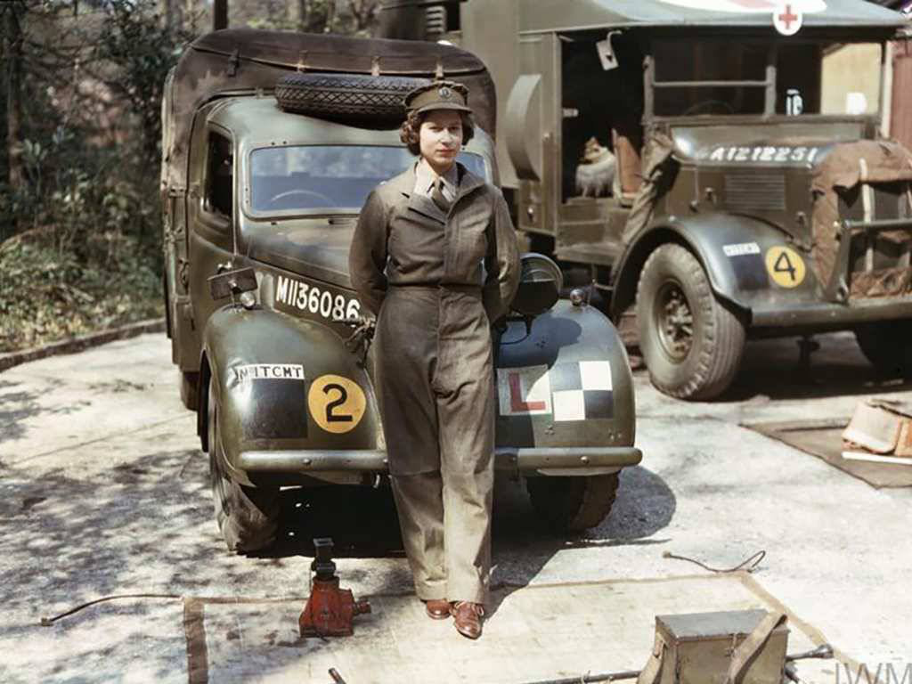 Isabel II durante su servicio en la Segunda Guerra Mundial.