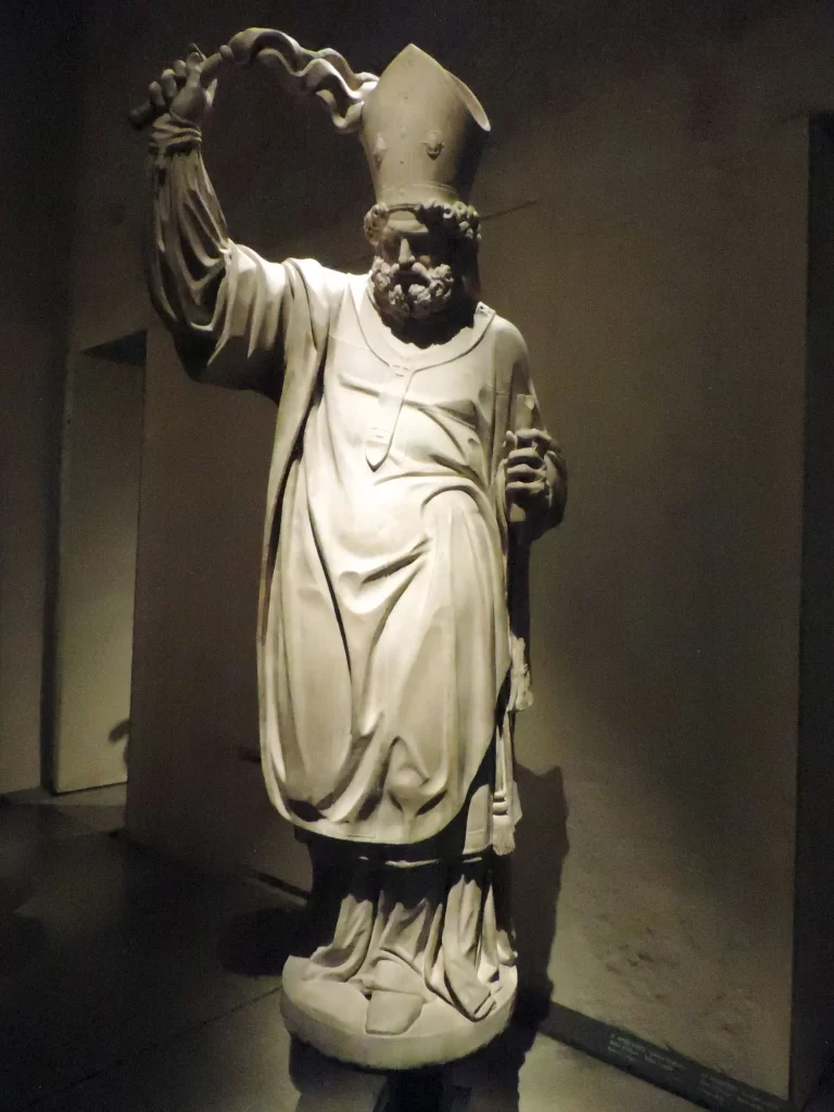 Escultura de Ambrosio en el Museo del Duomo.
