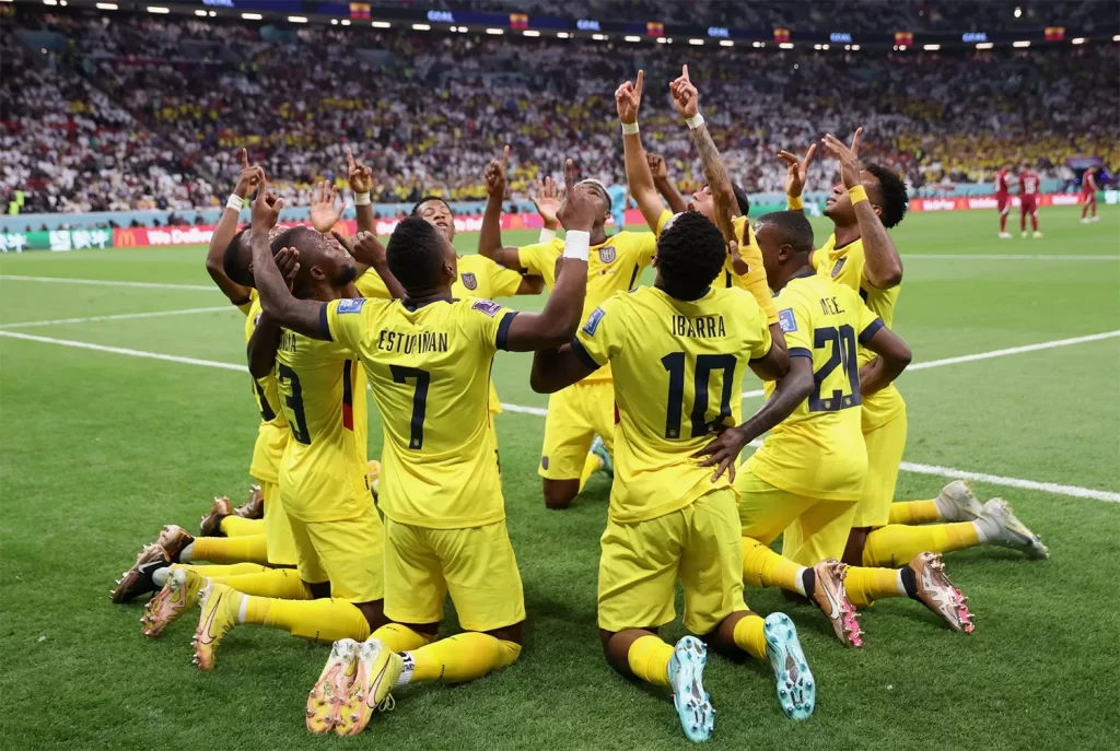 Jugadores ecuatorianos celebrando uno de los goles en su partido frente a la Selección de Catar