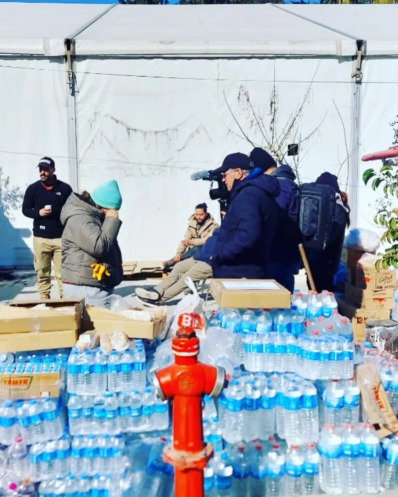 Entrega de ayudas por parte de una iglesia turca a los damnificados por el terremoto